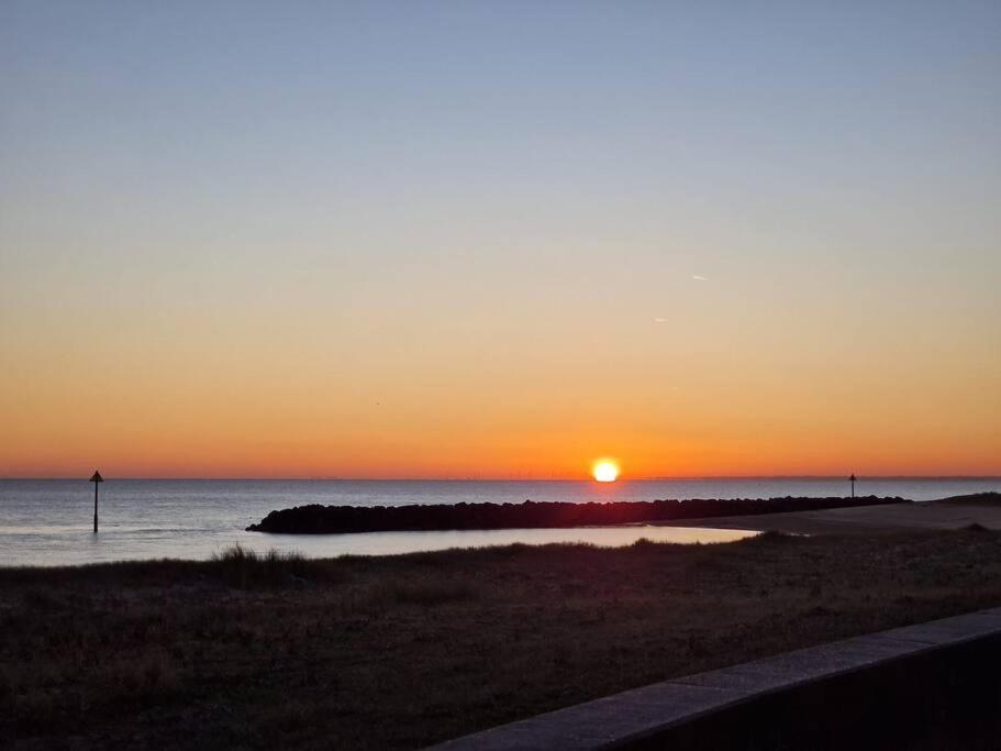 Awave From It All - Escape The City Life Jaywick Sands Dış mekan fotoğraf