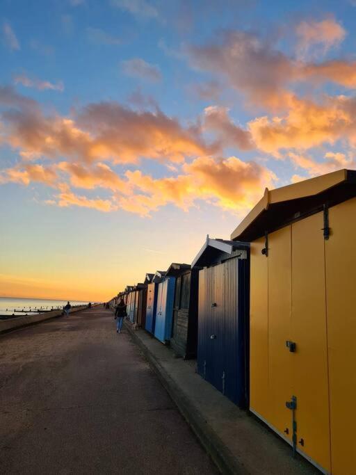 Awave From It All - Escape The City Life Jaywick Sands Dış mekan fotoğraf